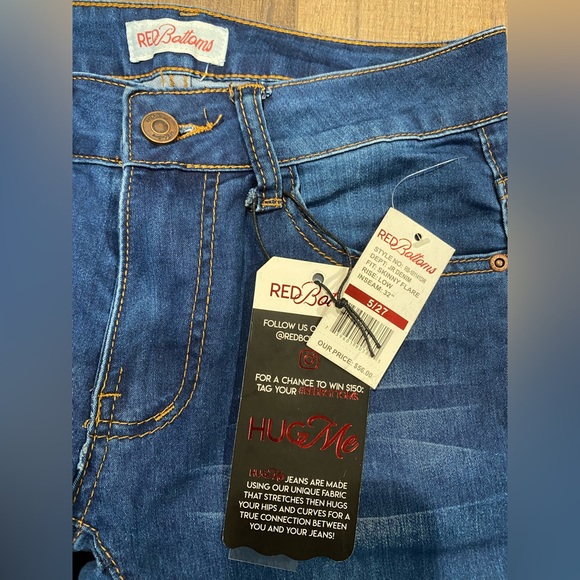 NWT Red Bottom jeans flare and low rise - Picture 2 of 4